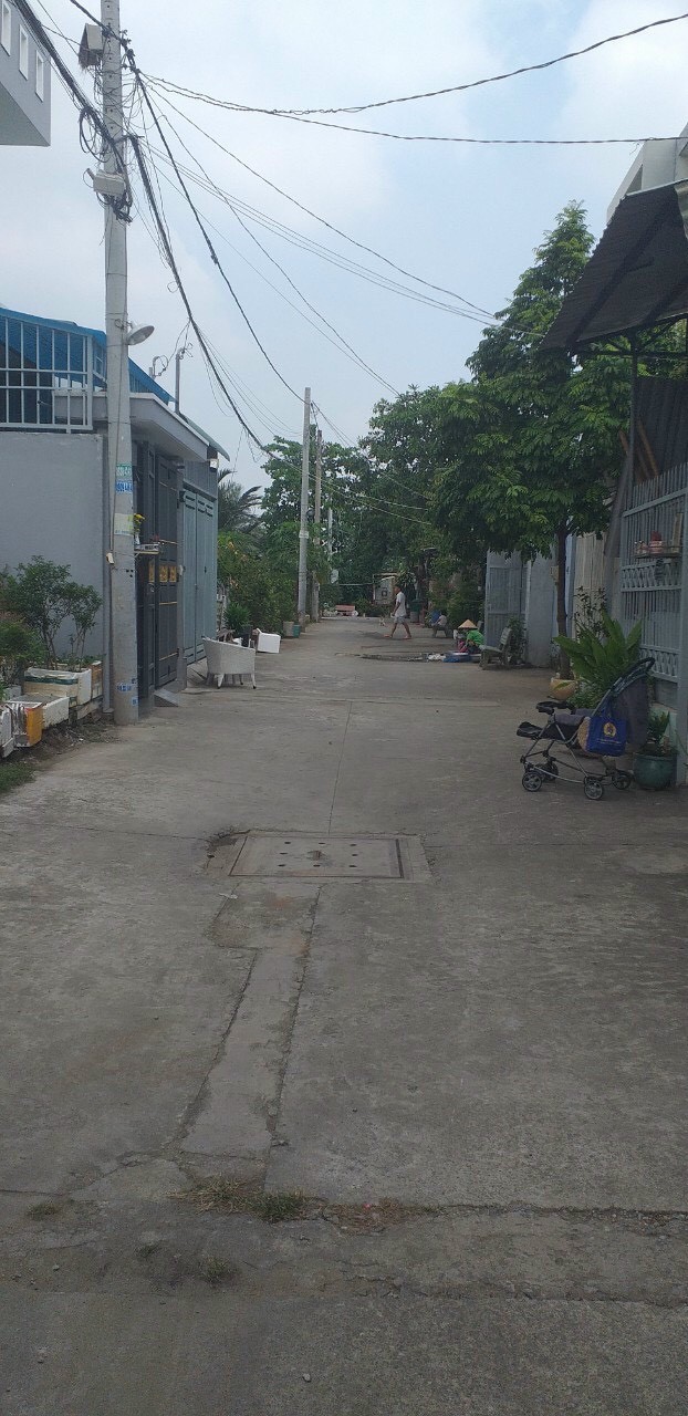 Cho thuê nhà nguyên căn cấp 4 có lửng đường Nguyễn Duy Trinh, gần UBND P.Phú Hữu, Q9