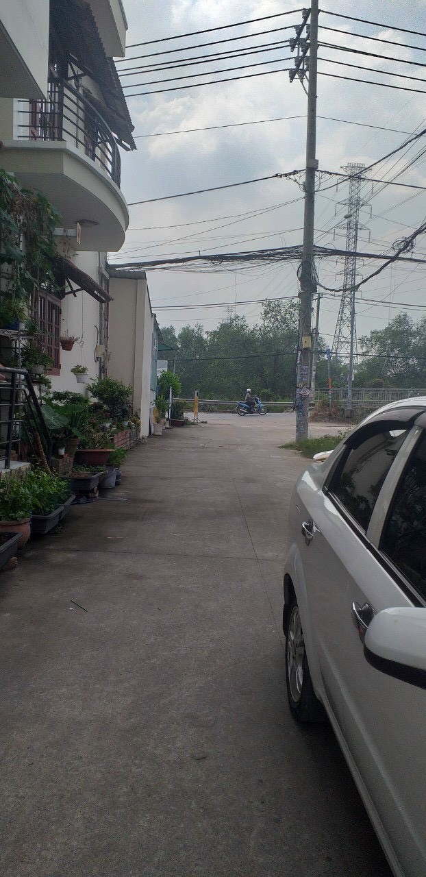 Cho thuê nhà nguyên căn cấp 4 có lửng đường Nguyễn Duy Trinh, gần UBND P.Phú Hữu, Q9