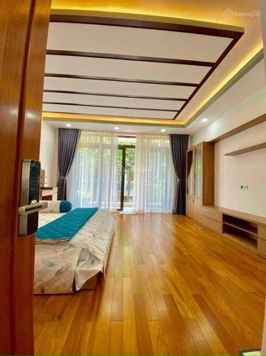 Cho thuê nhà nguyên căn Q1, 5PN, 4 tầng, 125m2, nội thất, 35 triệu/tháng. LH 0934954640