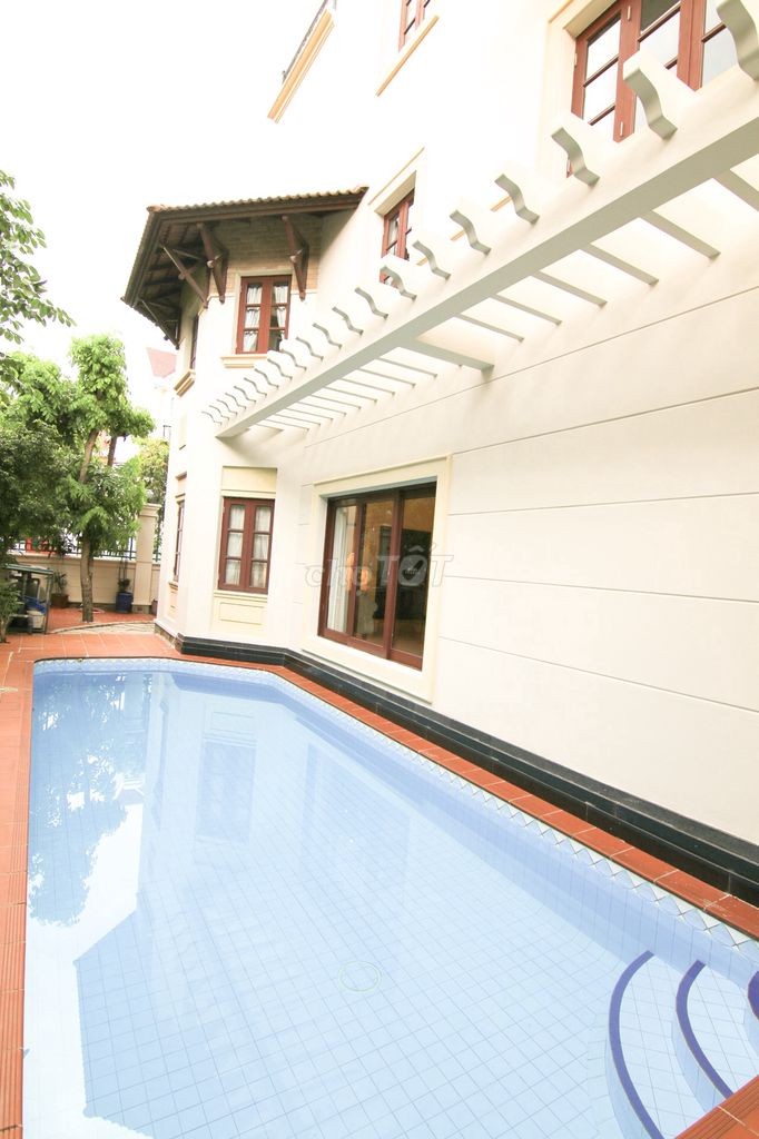 Cho thuê Villa Hồ bơi sân vườn 250m2 đầy đủ nội thất Nguyễn văn hưởng Thảo Điền Quận 2