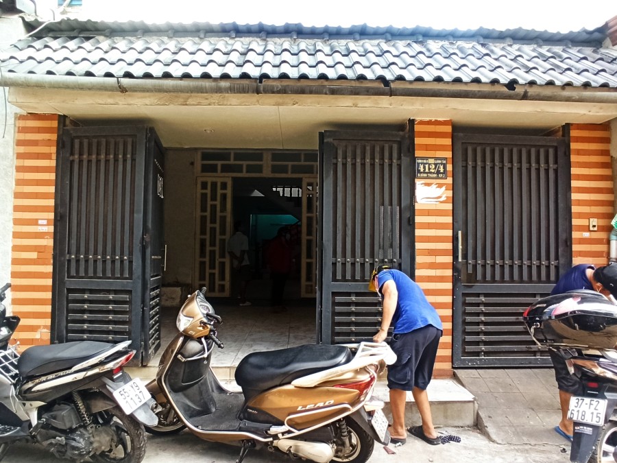 Cho thuê nhà gần chợ Bình Thành, Dt 5.7×21, phù hợp làm xưởng kd buôn bán