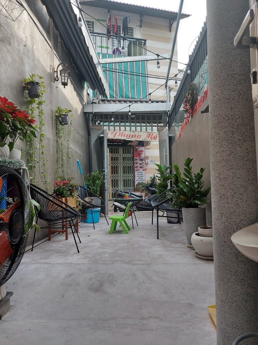 Cho thuê nhà HXH Nguyễn Duy, 3x 15m, nở hậu đẹp 6m, nội thất cơ bản.