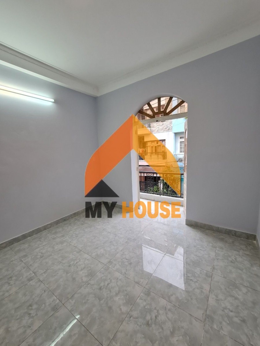 Order 1 căn nhà đẹp chỉ có 30tr/tháng 4pn, có sân nhỏ quận 2