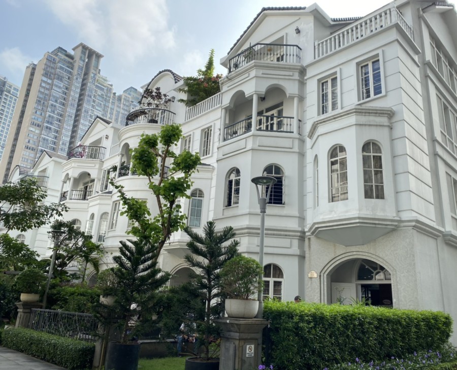 Cho thuê biệt thự Saigon Pearl góc 3 mặt tiền, đối diện các chung cư cao cấp như Opal, Riverside...