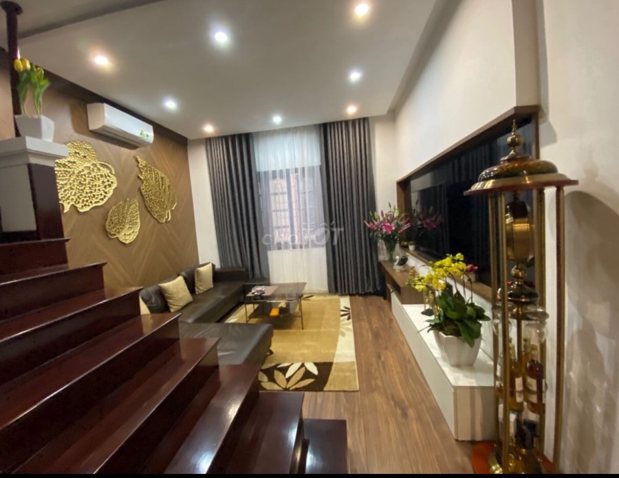 Cho thuê nhà mặt phố Đội Cấn, Ba Đình, dt 60m2, xây 5 tầng 4PN