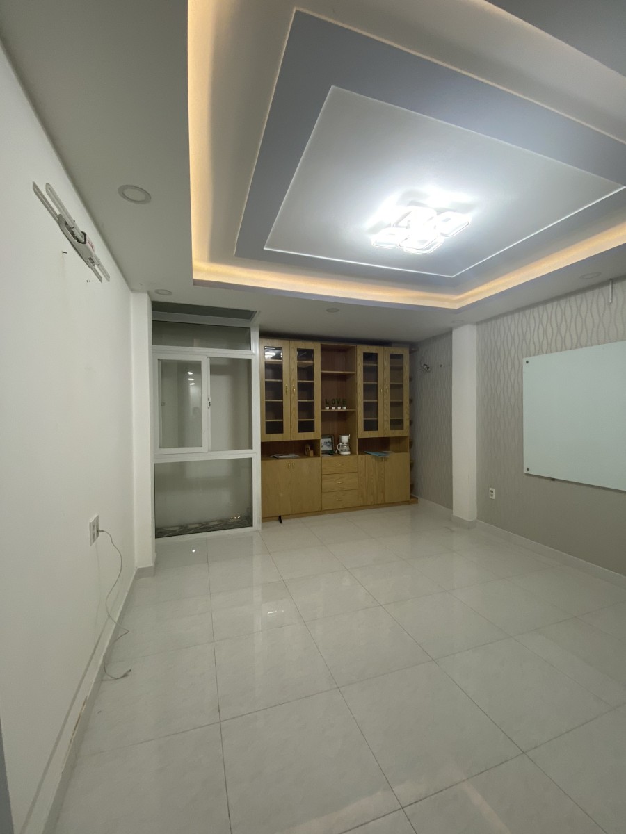 Cần cho thuê căn nhà nằm trong HXH đường Phạm Văn Chiêu dtsd 80m2, 4 tầng, 5Pn giá thuê 17 Triệu/Th