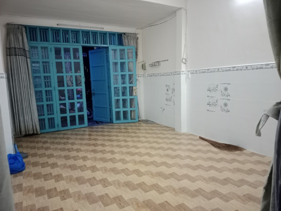 Cho thuê nhà p4q8 nhà mới 5pn 3wc giá 10tr hẻm 3gác