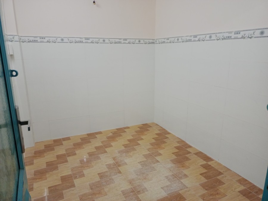 Cho thuê nhà p4q8 nhà mới 5pn 3wc giá 10tr hẻm 3gác