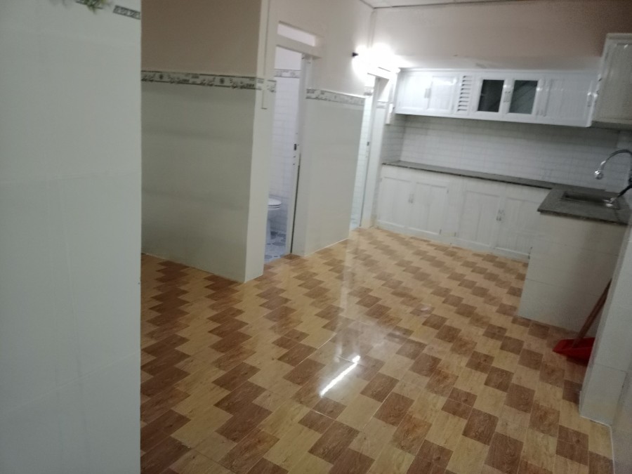 Cho thuê nhà p4q8 nhà mới 5pn 3wc giá 10tr hẻm 3gác