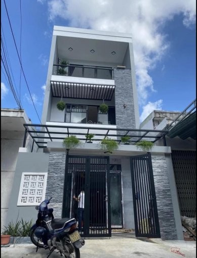 Cho thuê gấp nhà HXH đường Nguyễn Trãi, Q5. DT 4*20m, 1 trệt 2 lầu