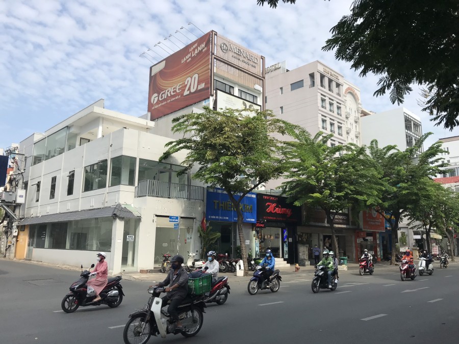 Cho thuê nhà ngang LỚN 6m GÓC 2 MẶT TIỀN 414m2 Đ.Trường Sơn, Tân Bình chỉ 40 triệu