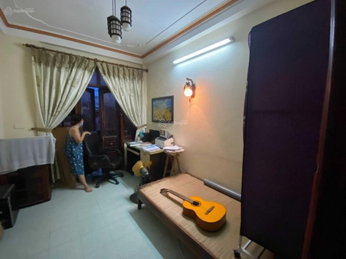 Nhà 2 mặt phố thoáng quận Hoàng Mai cho thuê giá 10tr/th, có nội thất