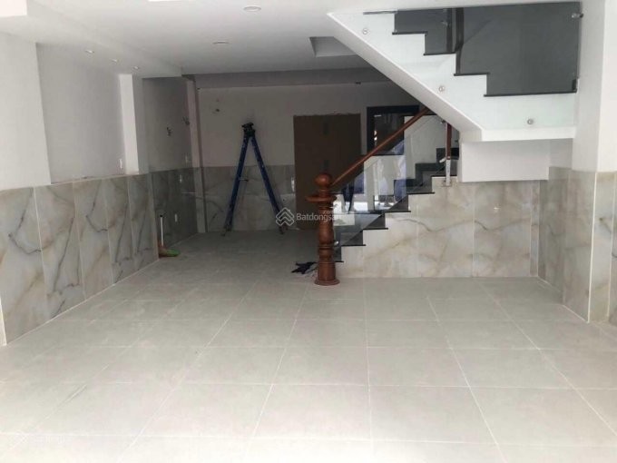 Nhà mặt tiền Hai Bà Trưng, Quận 1 cho thuê 100m2 giá 45 tr/th. LH 0937007126