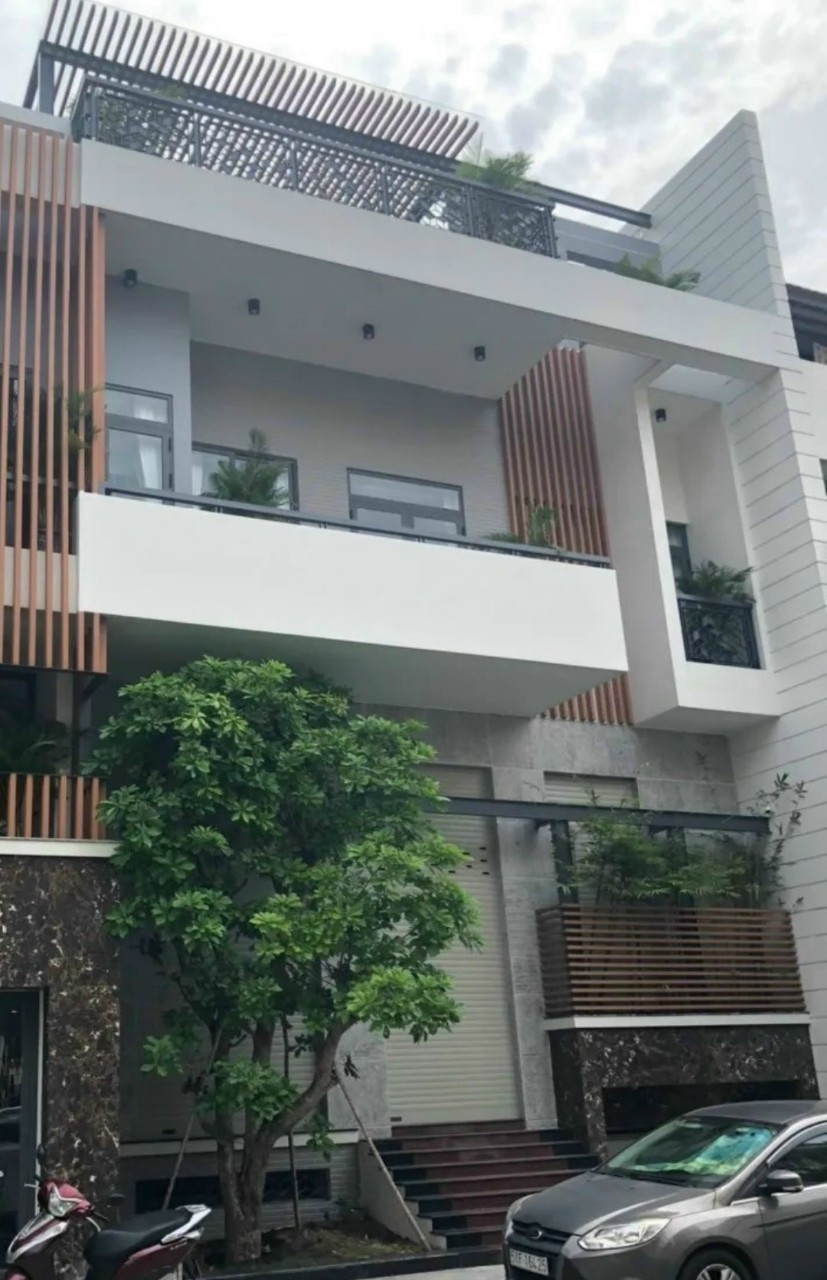 Cho thuê nhà nguyên căn mới gồm trệt 3 lầu, xe ô tô đậu trước nhà Tân Bình