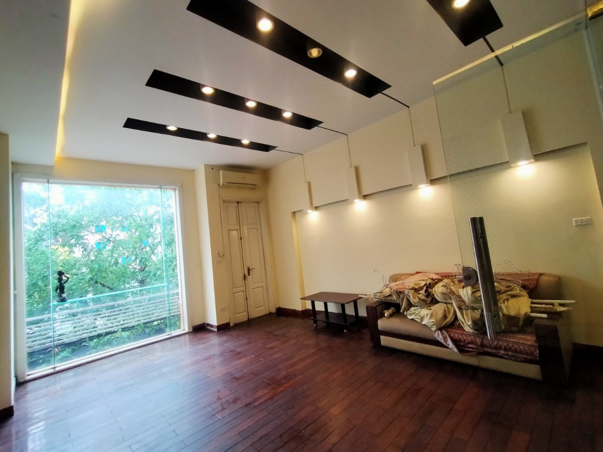 Cho thuê nhà ngõ 204 Trần Duy Hưng 50x5 tầng, 6PN, 4VS nội thất đẹp, ôtô tránh 30 triệu/tháng