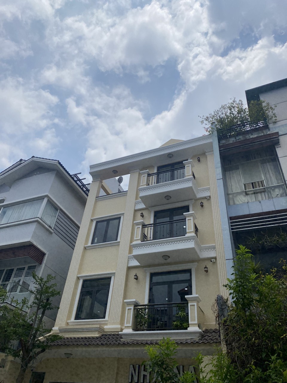 Cho thuê nhà mặt tiền lề để xe rộng rãi - DT 6*20m số 11A Thăng Long, Tân Bình.