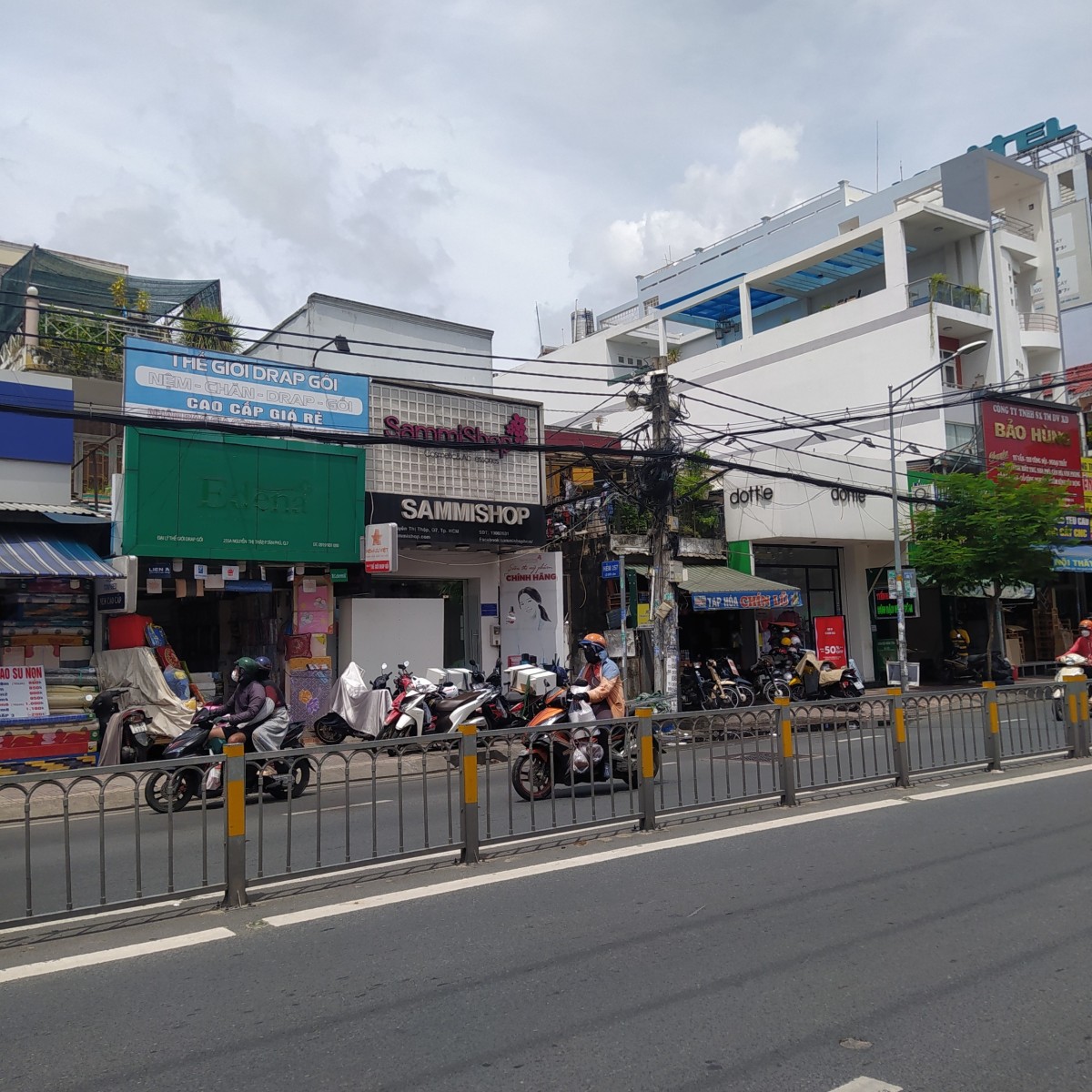 Cho thuê nhà góc 2 mặt tiền đường Nguyễn Thị Thập, Quận 7