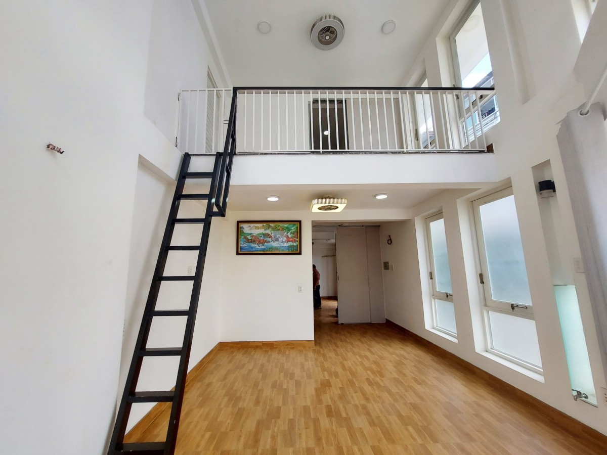 Trống nhà 1 trệt 3 lầu có thang máy ở Gò Vấp với giá thuê 35 triệu mỗi tháng