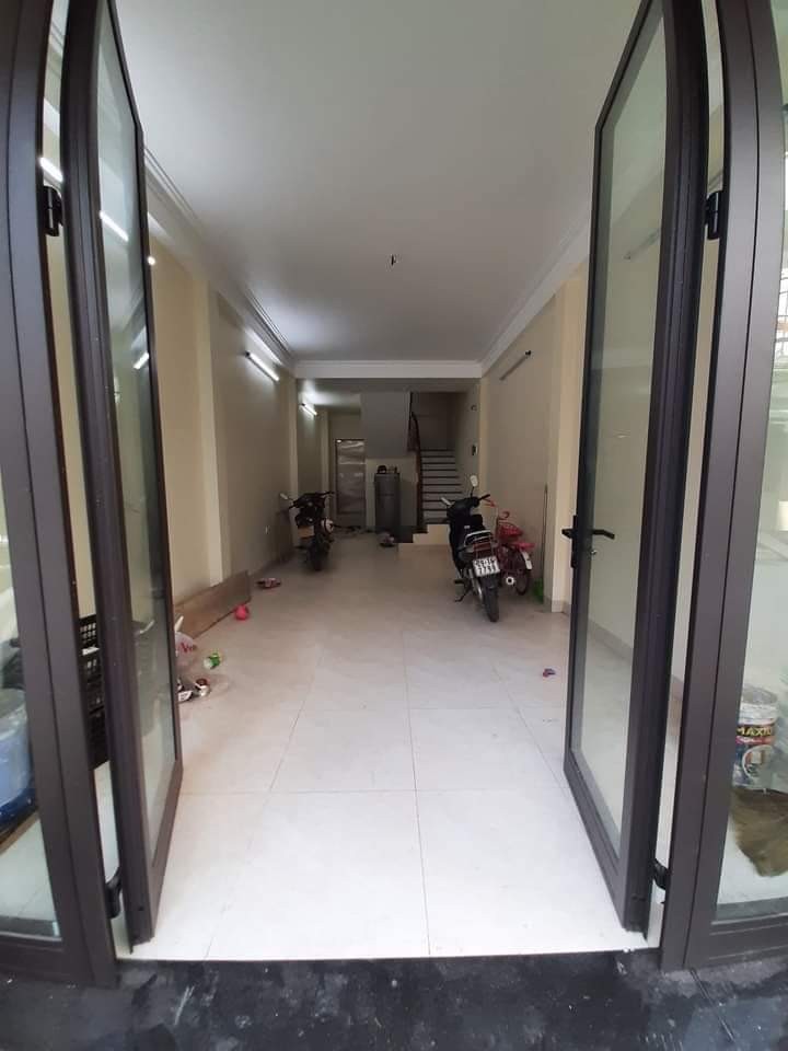 Cho thuê nhà 4 tầng 1 tum diện tích sd 180m2 tại Đường Phú Diễn, Bắc Từ Liêm, Hà Nội