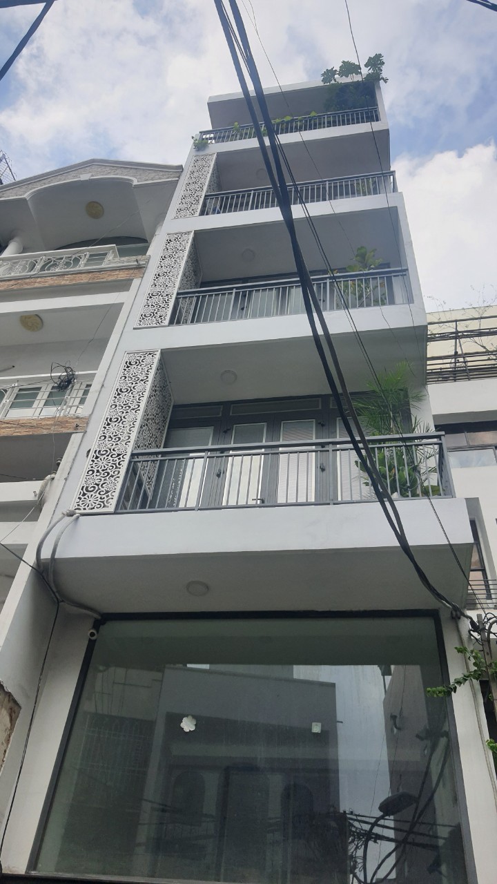 Cho thuê nhà 210m2 sử dụng 33A Hoa Phượng, Phú Nhuận.