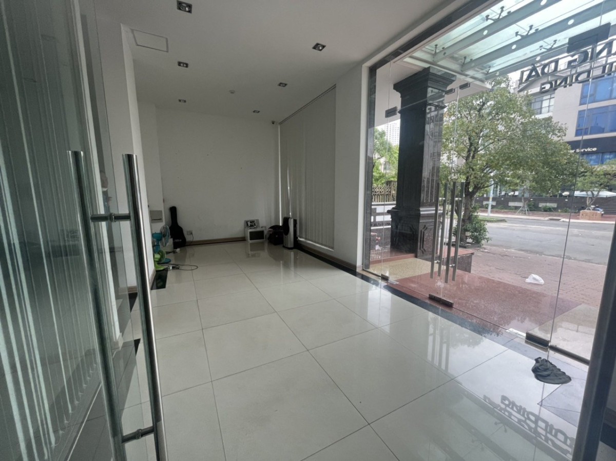 Nhà có thang máy, hầm, trệt, 3l, dt 300m2, cho thuê đường Nguyễn Thị Thập, Q7, giá 230tr/th