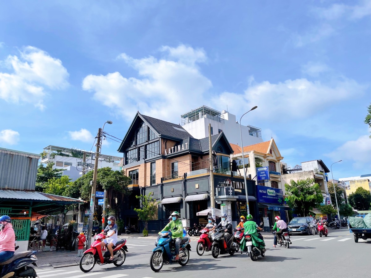 Cho thuê nhà MTKD 4m x 16m, 1 trệt 3 lầu, đường 24m Tân Sơn Nhì, quận Tân Phú