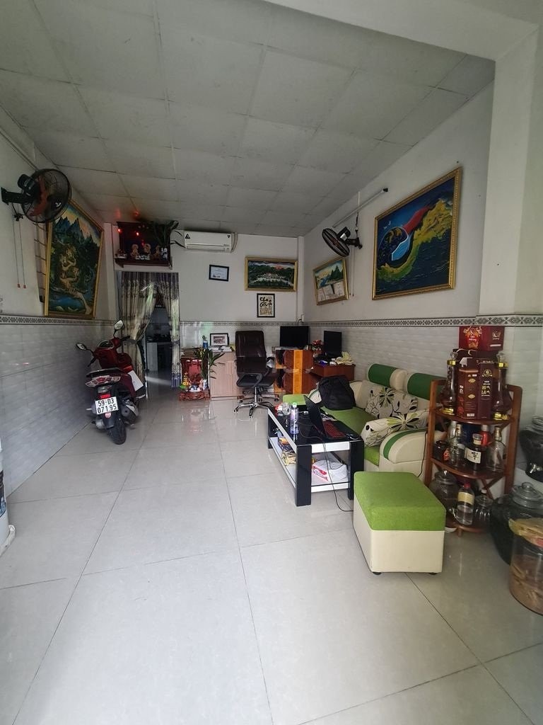 Cho thuê nhà 3.5 x 10m, 1 trệt 1 lầu trống suốt tại Lũy Bán Bích, Q.Tân Phú