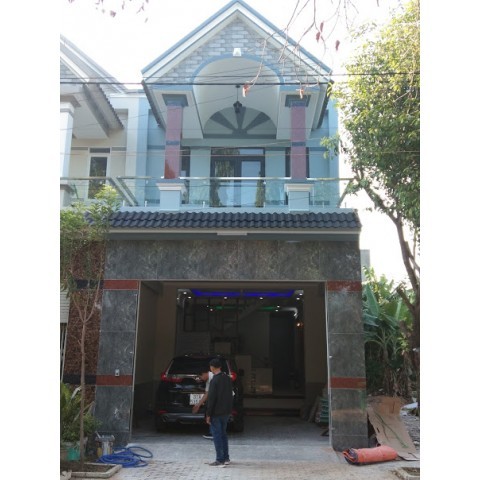 Cho thuê mặt tiền Lâm Thị Hố, diện tích 5,5 x25m, nhà đẹp và mới. Giá thuê 9 tr/tháng.