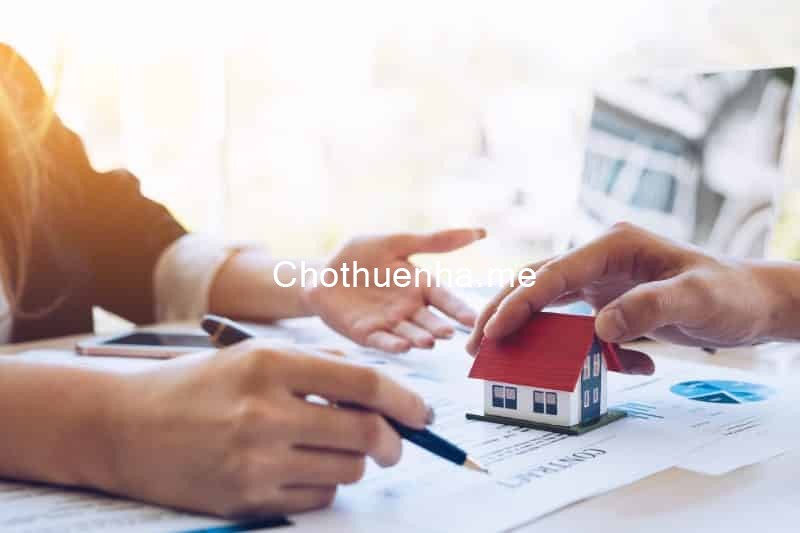 Đọc kỹ các điều khoản hợp đồng cho thuê nhà