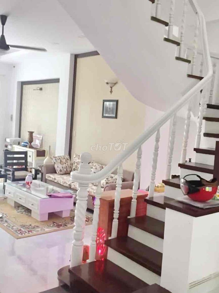 Nhà 1 Trệt 3 Lầu 5x18m full nội thất đường D7 khu Phú Mỹ Phạm Hữu Lầu giá 20 triệu 1 tháng