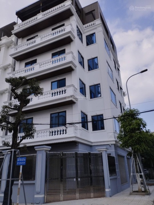 80tr/th nhà đường Nguyễn Xiển, Thanh Xuân cho thuê 140m2, 8pn, có thang máy.