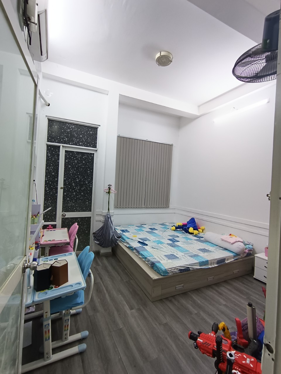 Cho thuê nhà nguyên căn tại quận 7 gần chợ Tân Quym, có 4 phòng ngủ cho thuê kèm theo nội thất