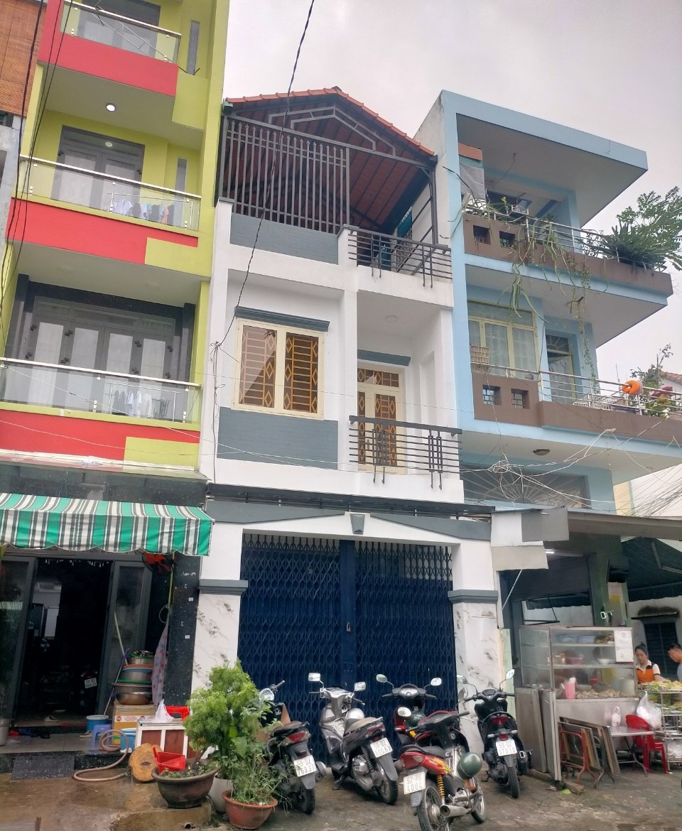 Cho thuê nguyên căn mặt tiền kinh doanh rộng 4.5m, đường Cách Mạng, Tân Phú