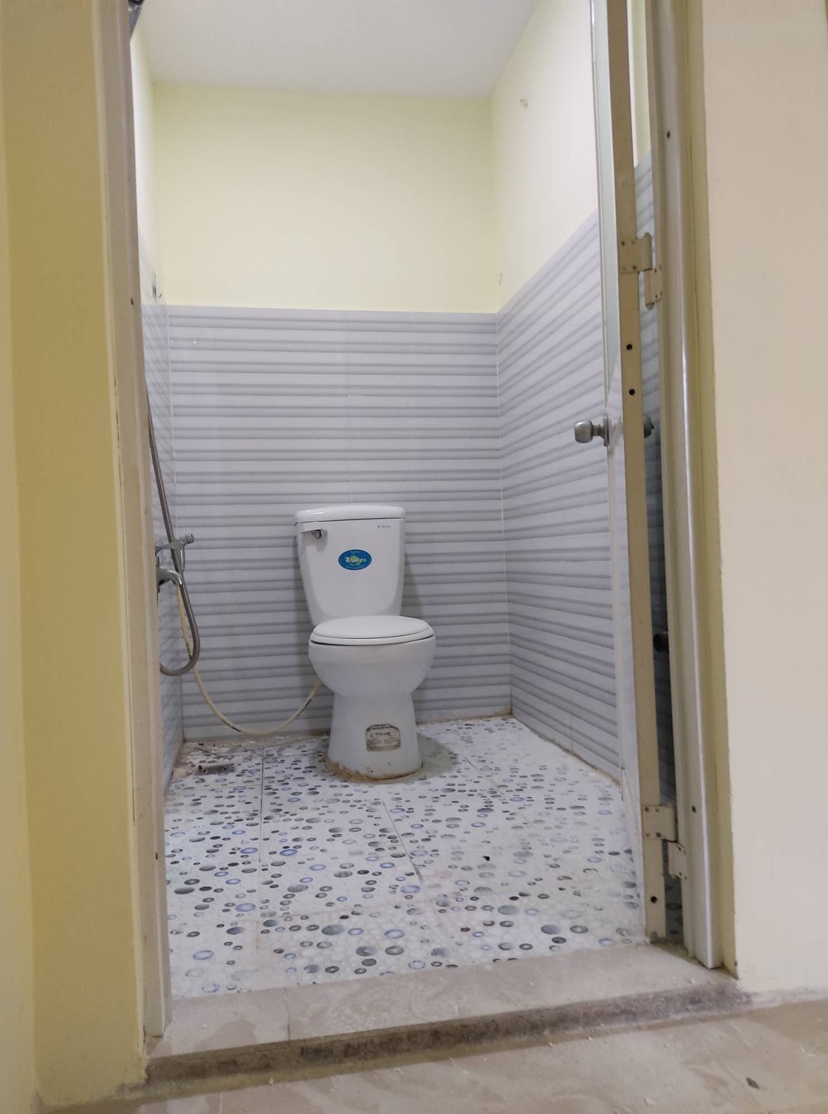 Cho thuê nhà nguyên căn hẻm xe tải, gần vòng xoay An Lạc - 6tr/th