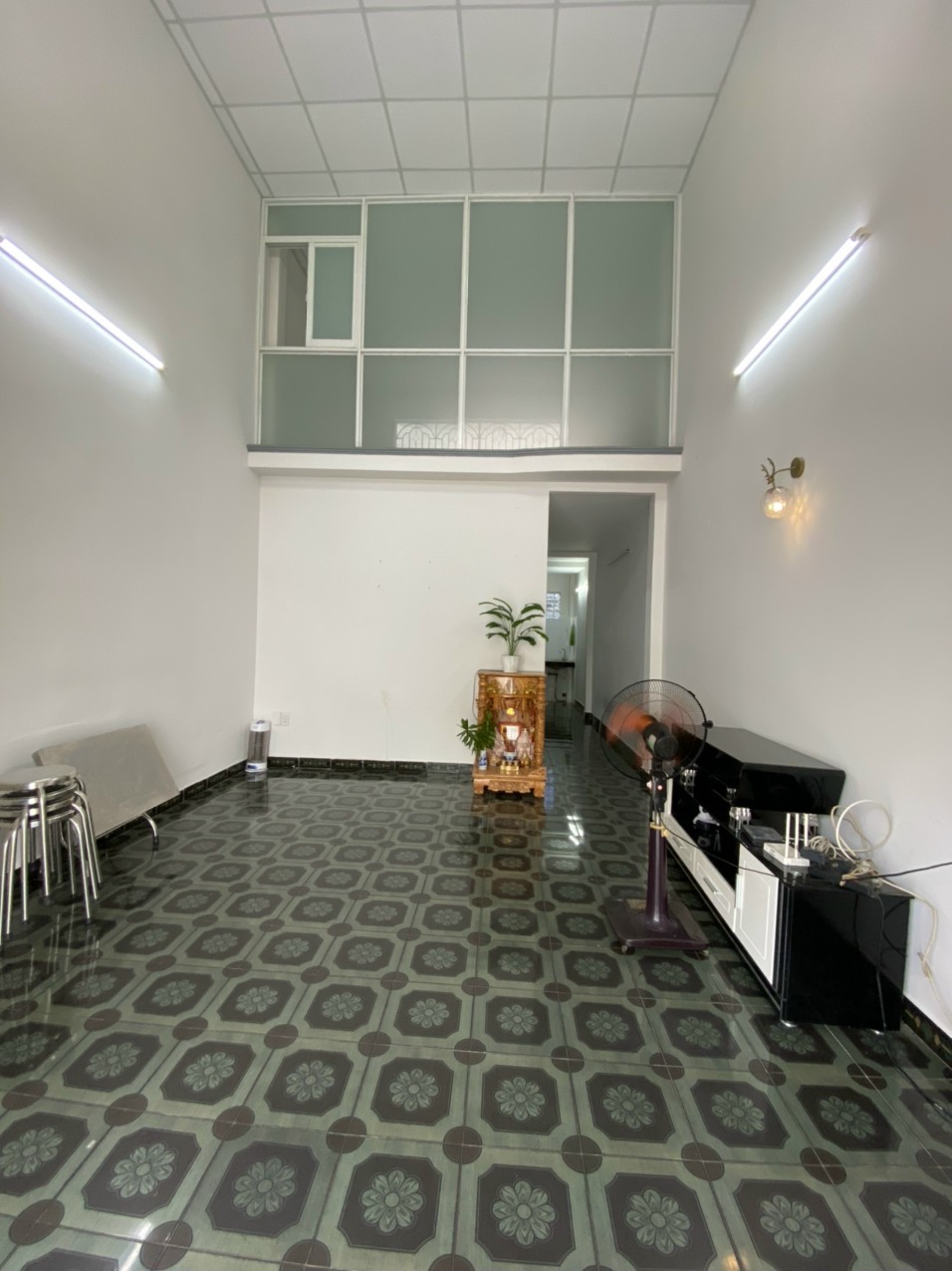 Cho thuê nhà đẹp 4x13m, 1 lửng. 2PN. Hẻm 6m Lê Thúc Hoạch. 11 triệu.