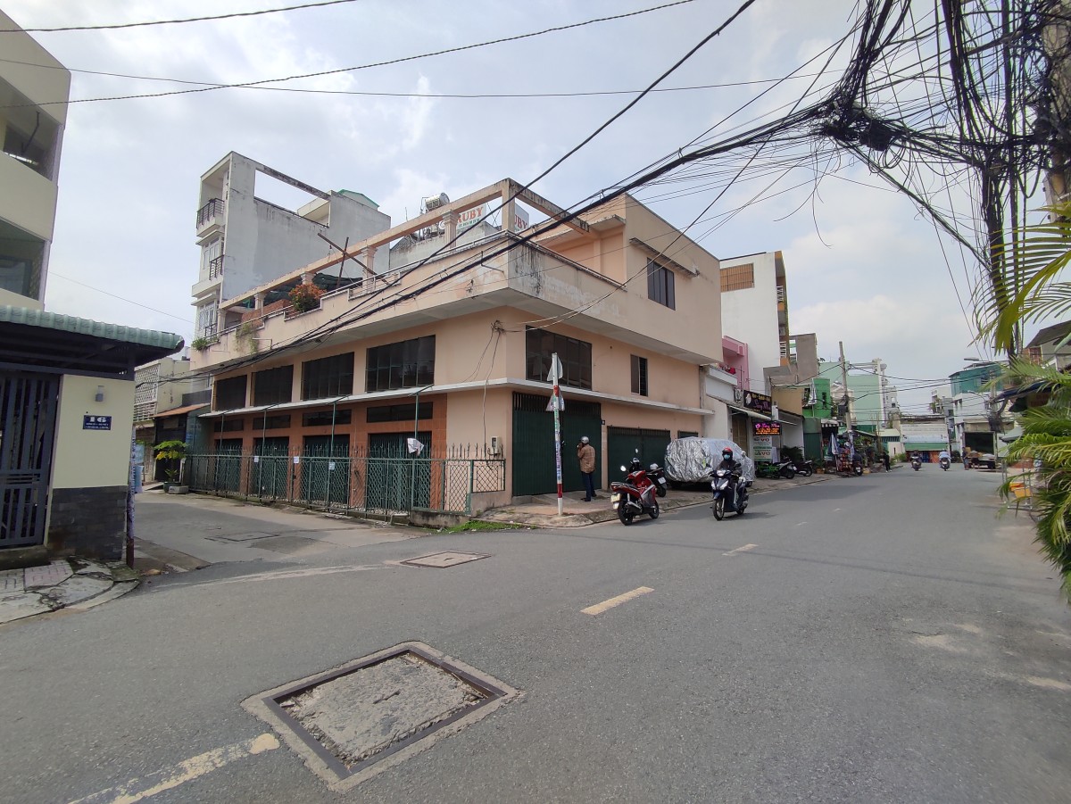 Nhà mặt tiền đường số 4, ngay Bình Long - AEONMALL Tân Phú. 12*18m, Đúc trệt 2 lầu. Giá rẻ 31 triệu.
