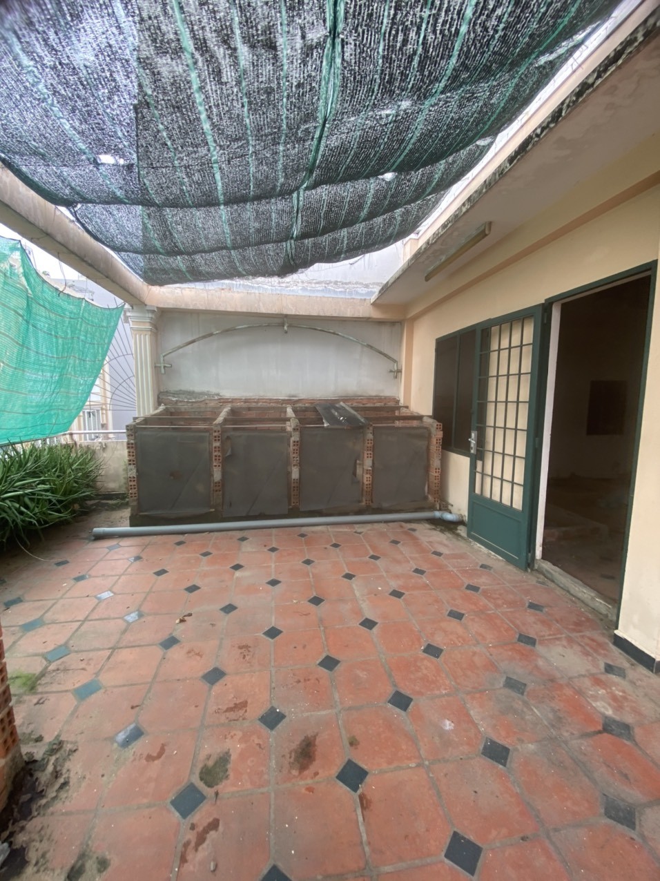 Cho thuê nhà mặt tiền đường số 4, ngay Hương lộ 3 - Bình Long. 12x18m, trệt + 2 lầu. 31 triệu.