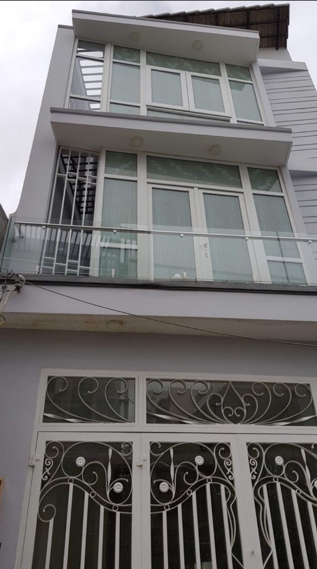 Nhà thuê trệt 2 lầu 180m2, 4pn, có nội thất đường Huỳnh Tấn Phát giá 13 tr/th