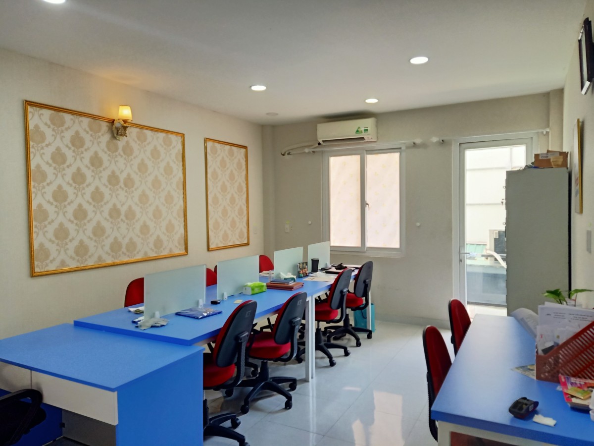 Cho thuê Mặt tiền Lê Văn Việt 4 tầng đầy đủ nội thất văn phòng