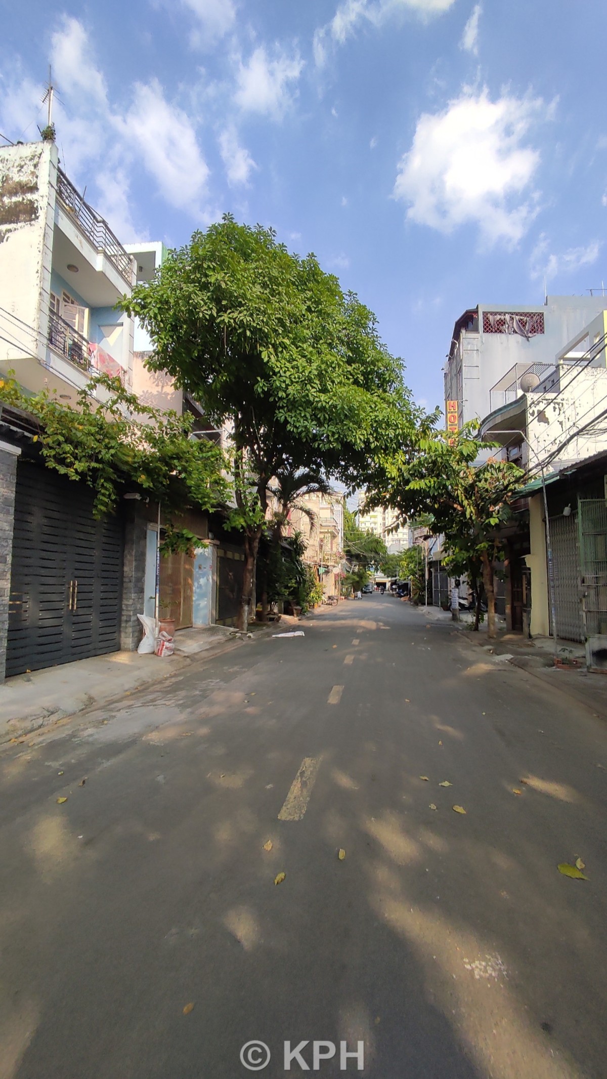 Cho thuê nhà hẻm 7m số 127 Lê Thúc Hoạch. 4x16m. Trệt suốt. 1PN. 8 triệu.