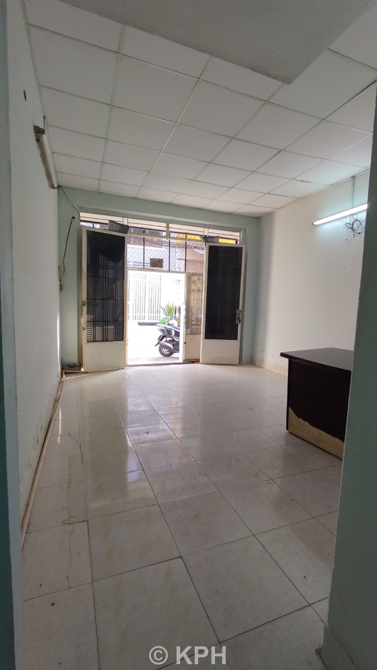 Cho thuê nhà hẻm 7m số 127 Lê Thúc Hoạch. 4x16m. Trệt suốt. 1PN. 8 triệu.