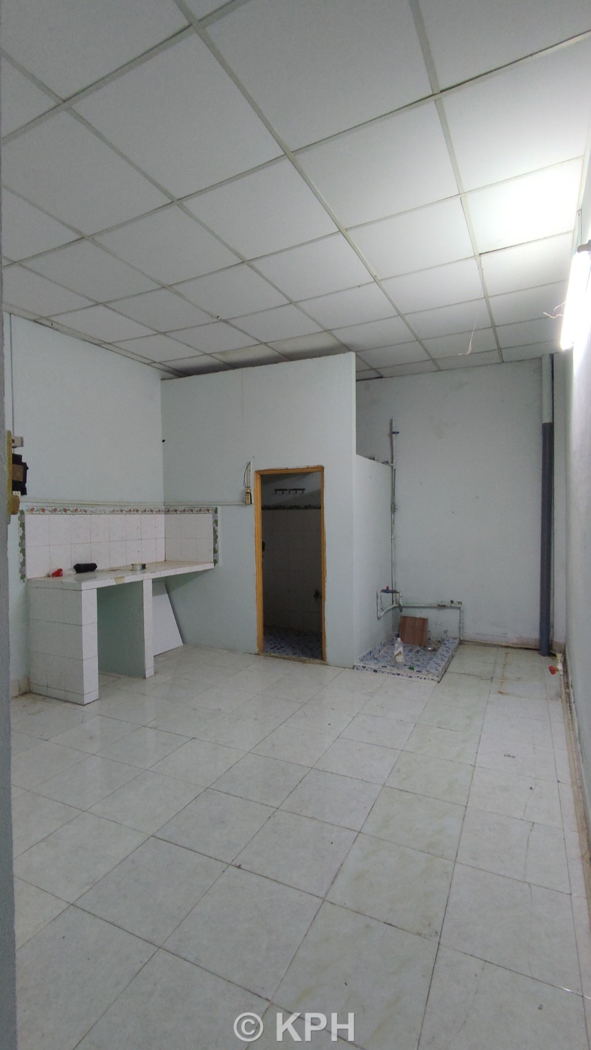 Cho thuê nhà hẻm 7m số 127 Lê Thúc Hoạch. 4x16m. Trệt suốt. 1PN. 8 triệu.