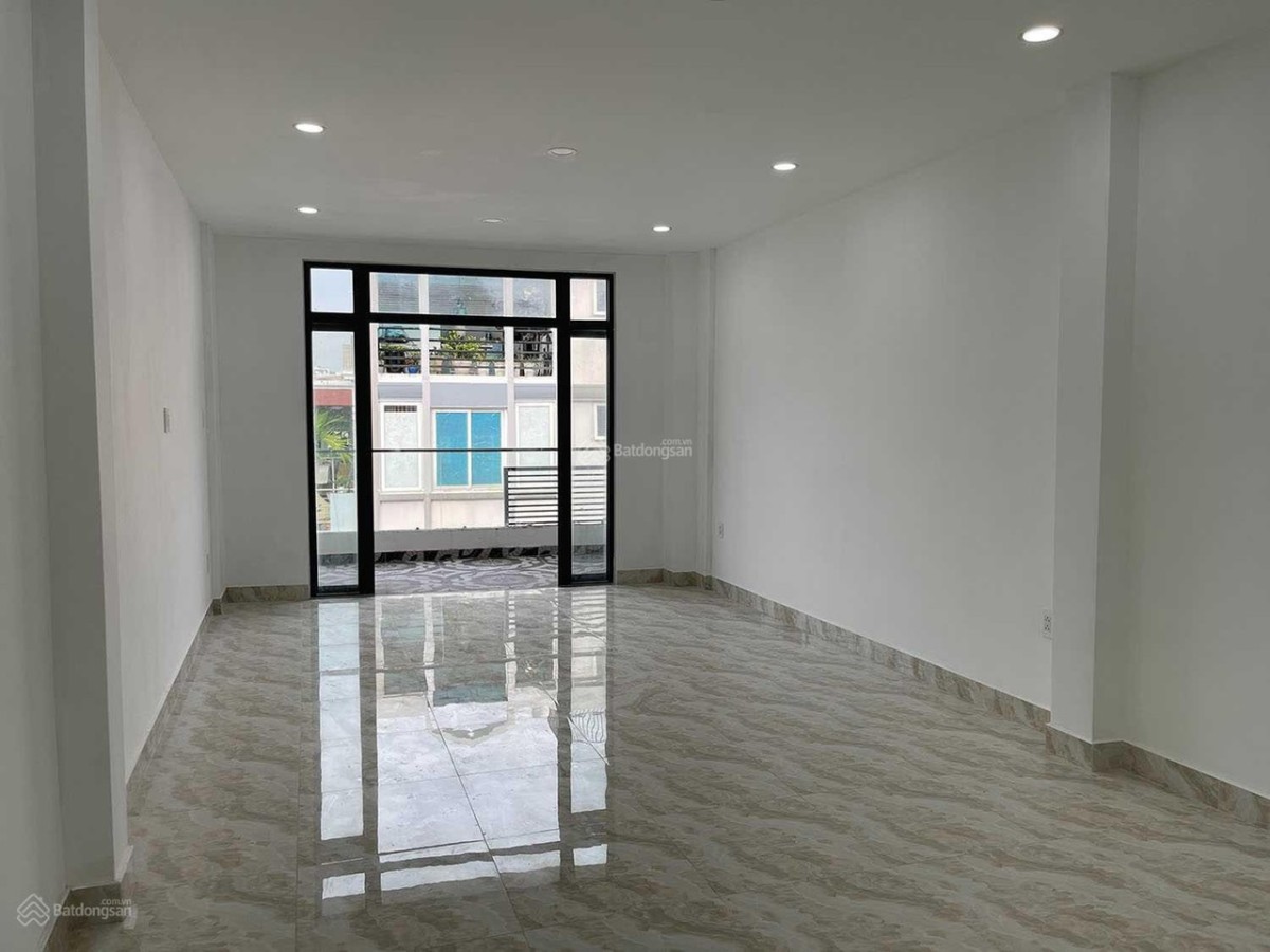 Cho thuê nhà mặt tiền Trần Minh Quyền P10 Q10 trệt 3 lầu 4x20m nở hậu 4.5m nhà mới.