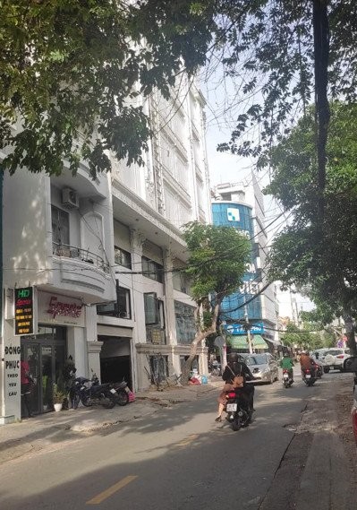 Cho thuê nhà nguyên căn mặt tiền đường số 9 phường Tân Phú Quận 7.