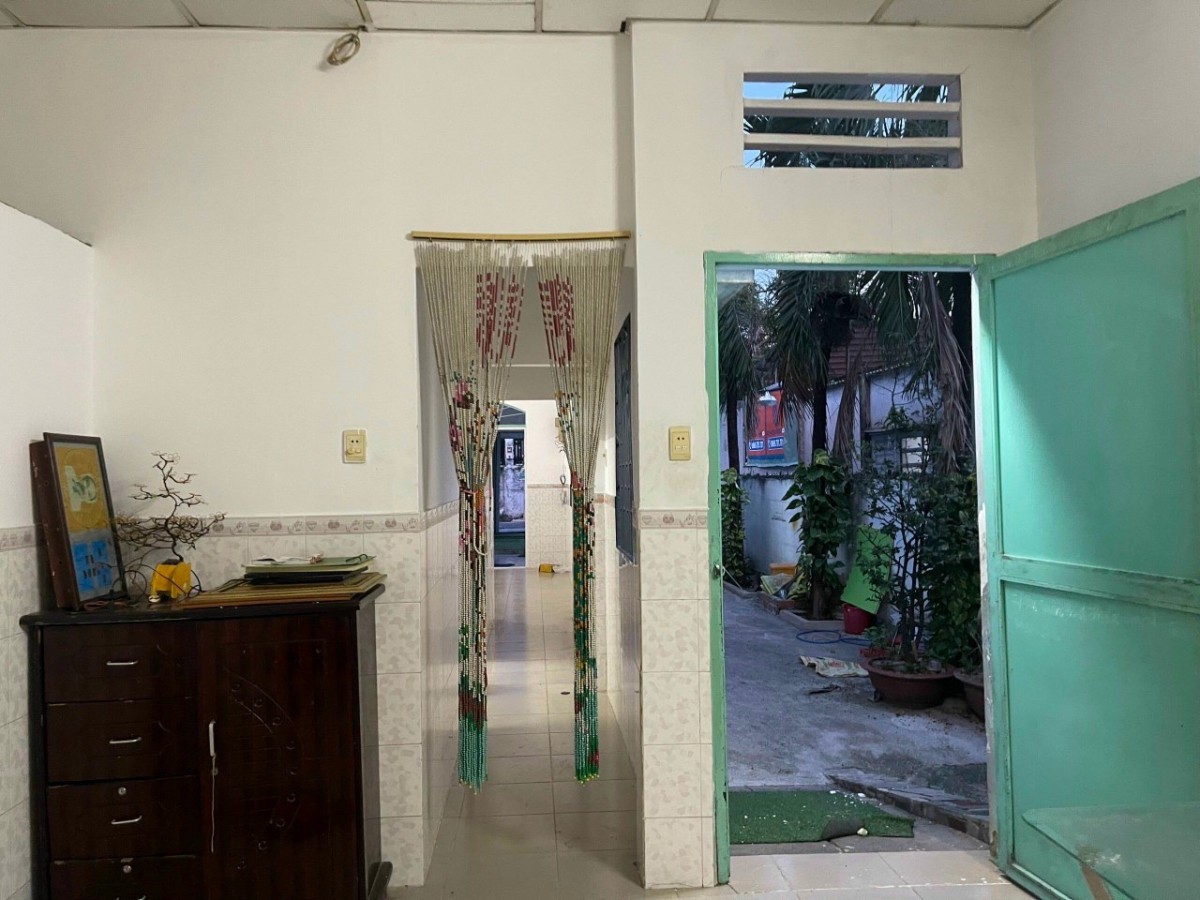 Cho thuê nhà nguyên căn mặt tiền đường 5 Tăng Nhơn Phú B, Quận 9, giá 10 triệu/tháng