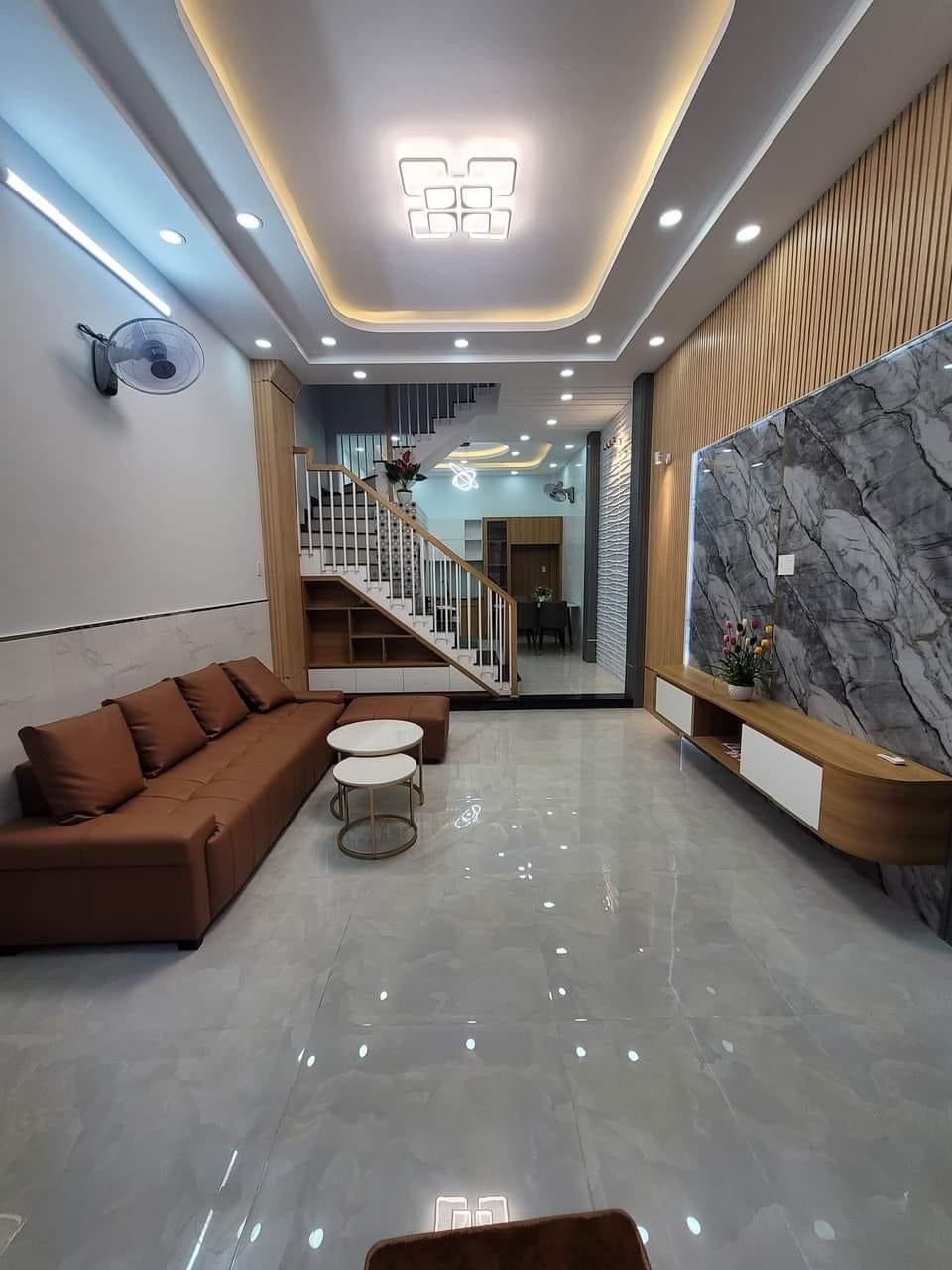 Cho thuê nhà Mới Full nội thất đường Quang TRung P8 GV