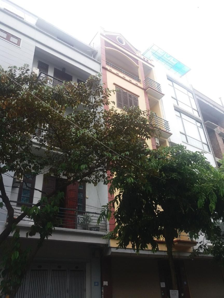 Cho thuê nhà ngõ 10 phố Nguyễn Văn Huyên. Diện tích 70m2 x 5 tầng, đường rộng 10m có hè