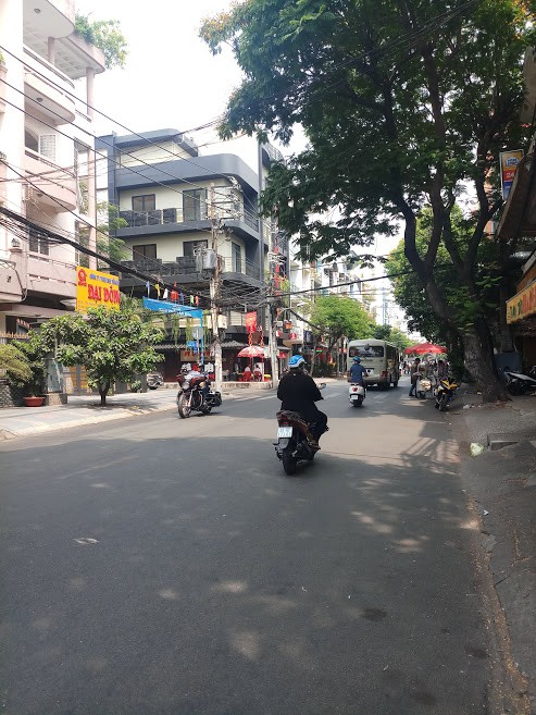 CHO THUÊ NHÀ MẶT TIỀN NGUYỄN HỒNG ĐÀO. 6X12M, 4 TẦNG. 48 TRIỆU
