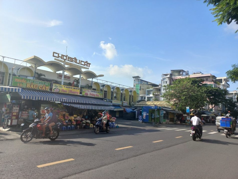 CHO THUÊ NHÀ MẶT TIỀN NGUYỄN HỒNG ĐÀO. 6X12M, 4 TẦNG. 48 TRIỆU