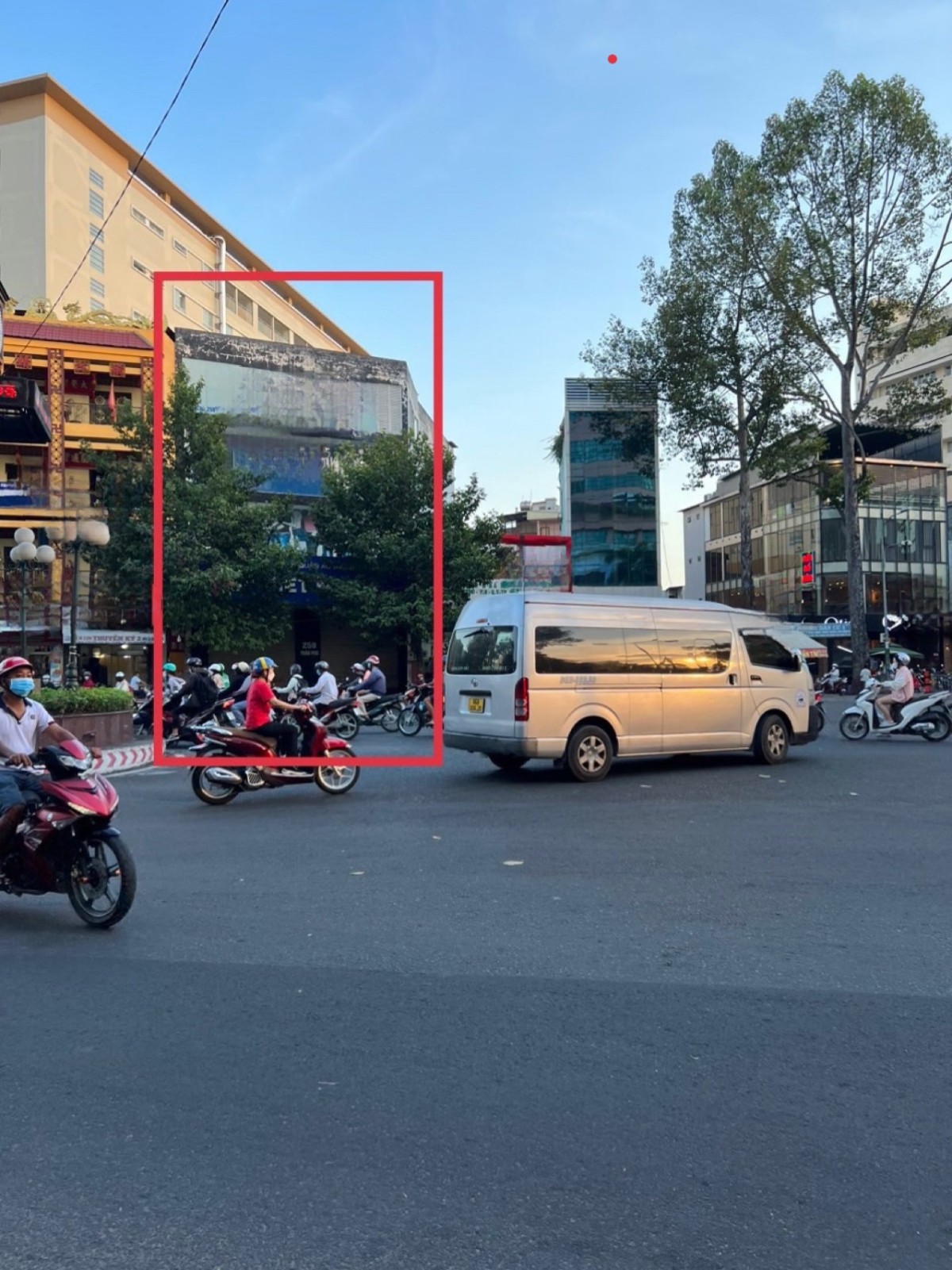 Cho thuê nhà góc 2 mặt tiền đường Trần Phú, Phường 3, Quận 5